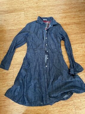 Chambray Button-Up Shirt Dress in Dark Blue toad and co small